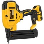 DEWALT 20 V MAX XR 18 Gauge Brad Nailer Kit - Image 2