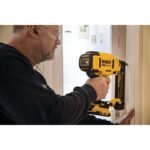DEWALT 20 V MAX XR 18 Gauge Brad Nailer Kit - Image 3