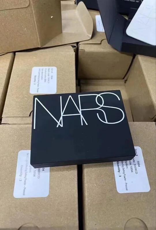 rr4-541x800-1.webp NARS Light Reflecting Pressed Setting Powder - Image 1