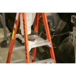 Werner 6 Ft. Type IA Fiberglass Platform Ladder with Casters - Image 3